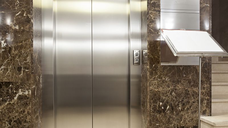 安顺电梯公司讲解电梯变频器的维护方法